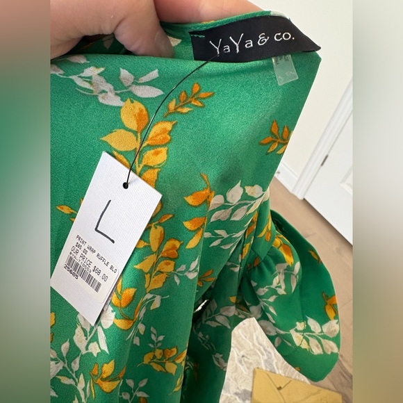 Chic Green Floral Ruffle Blouse - Picture 4 of 4